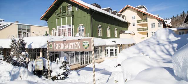 Außenansicht Hotel Bayerischer Hof Miesbach Winter